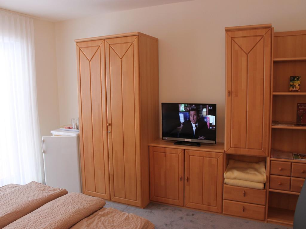 Haus Traudel Matt Hotel เอลซาค ภายนอก รูปภาพ