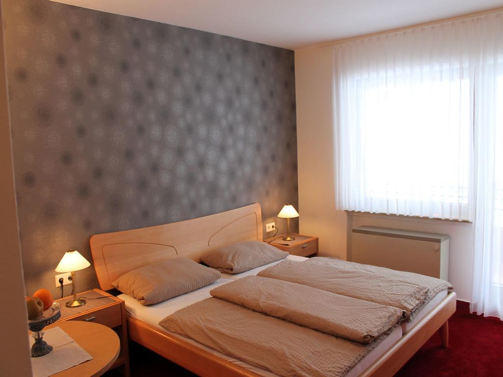 Haus Traudel Matt Hotel เอลซาค ภายนอก รูปภาพ