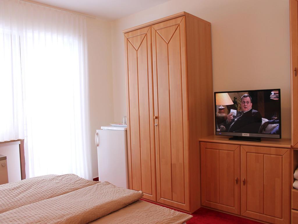 Haus Traudel Matt Hotel เอลซาค ภายนอก รูปภาพ